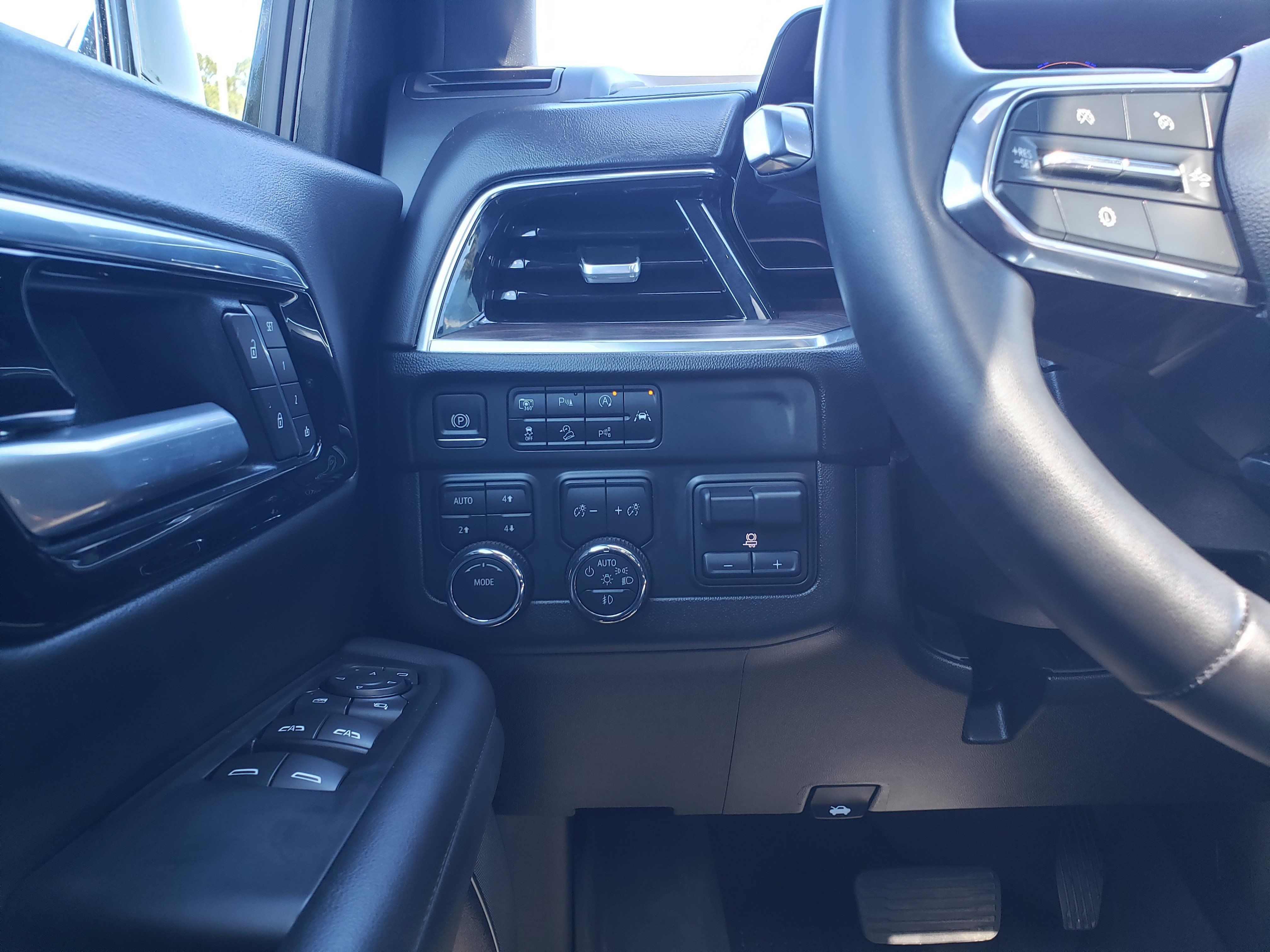 Used 2025 Chevrolet Tahoe Z71 w/ Comfort Package AWD/4WD image 15