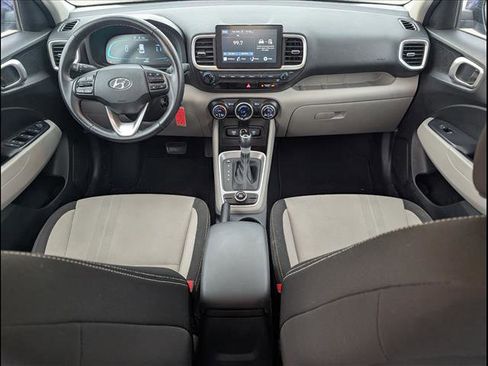 Used 2023 Hyundai Venue SEL image 18