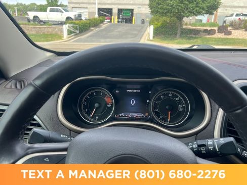 Used 2017 Jeep Cherokee Trailhawk AWD/4WD image 19