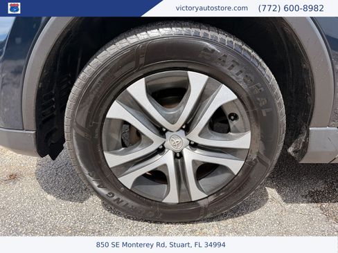 Used 2018 Toyota RAV4 LE FWD image 24