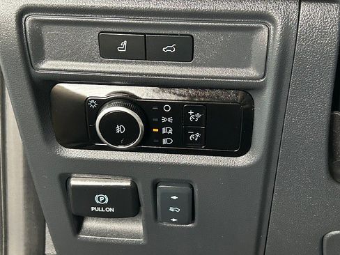 Used 2024 Ford Expedition Limited RWD image 29