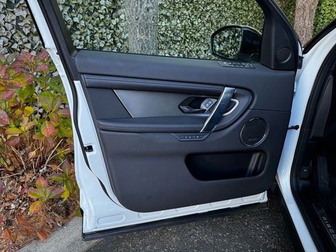 New 2025 Land Rover Discovery Sport Dynamic SE image 7