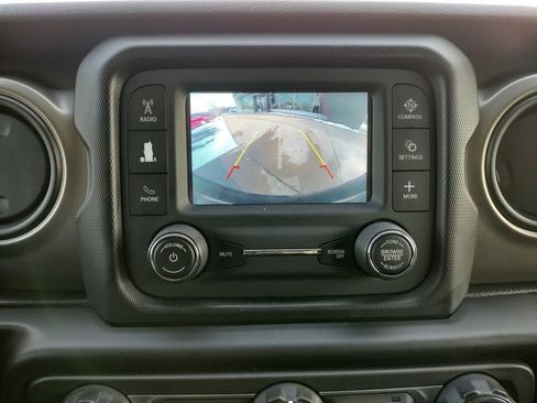 Used 2019 Jeep Wrangler Unlimited Sport S image 4