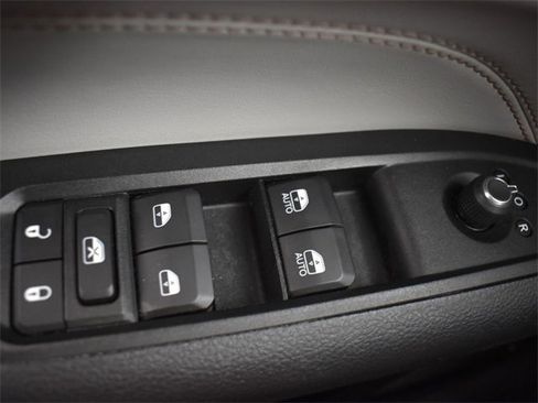 Used 2022 Jeep Compass Limited image 28