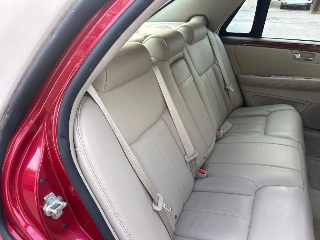 Used 2006 Cadillac DTS w/ Trunk Convenience Package FWD image 25