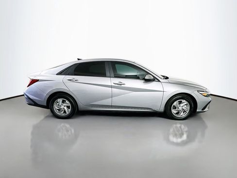 New 2026 Hyundai Elantra SE image 4