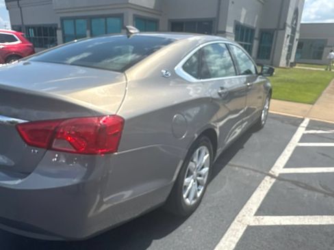 Used 2019 Chevrolet Impala LT FWD image 4