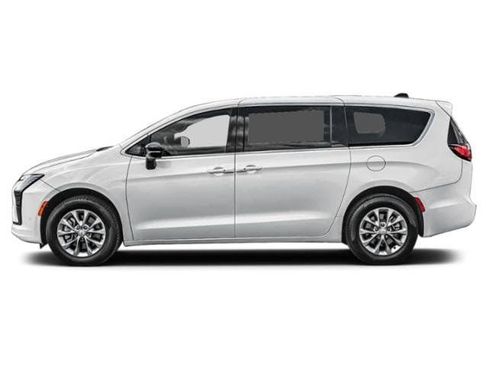 New 2027 Chrysler Pacifica Limited FWD image 2