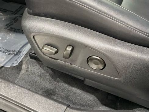 Used 2024 GMC Acadia Elevation image 12