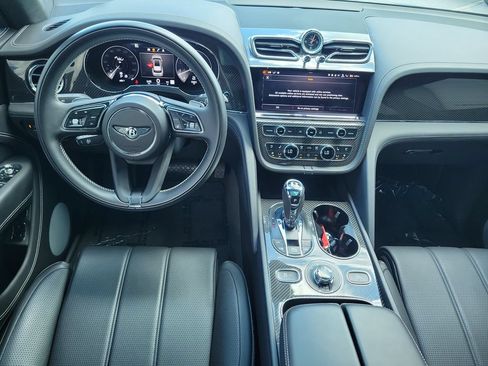 Used 2021 Bentley Bentayga AWD/4WD image 18