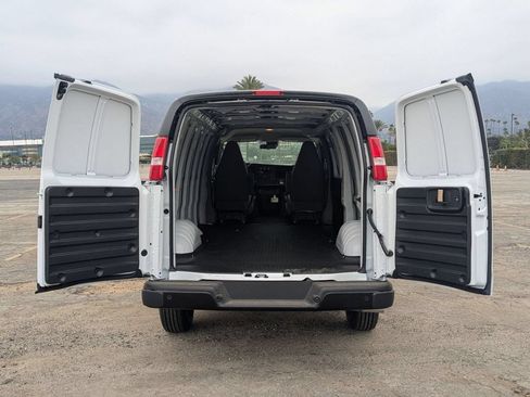 New 2026 GMC Savana 2500 w/ Driver Convenience Package RWD image 10