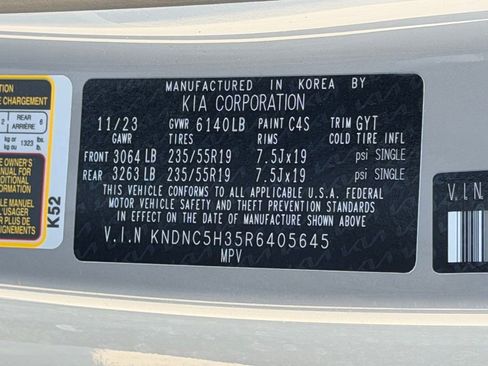 Used 2024 Kia Carnival EX image 34