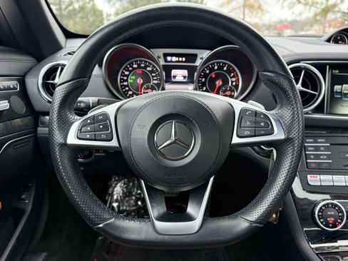 Used 2017 Mercedes-Benz SL 550 image 23