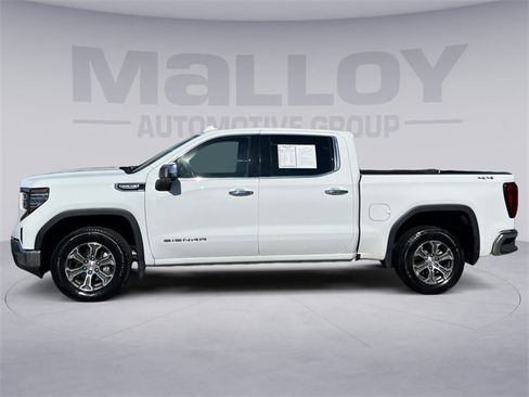 Used 2025 GMC Sierra 1500 SLT image 2