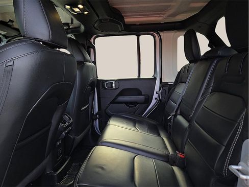 Used 2023 Jeep Wrangler Unlimited Sahara image 9