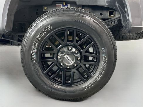 Used 2022 Ford F250 Lariat w/ Black Appearance Package image 30