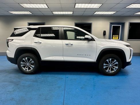 New 2026 Chevrolet Equinox LT image 2