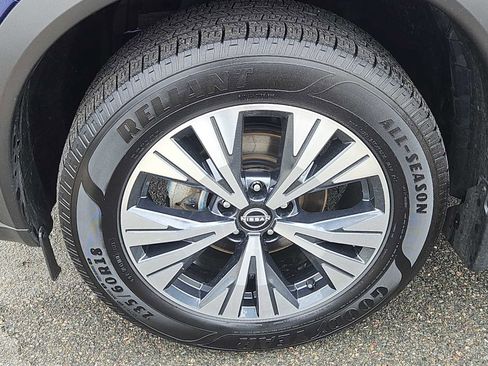 Used 2022 Nissan Rogue SV w/ SV Premium Package image 2