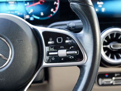 Used 2022 Mercedes-Benz GLA 250 4MATIC image 40