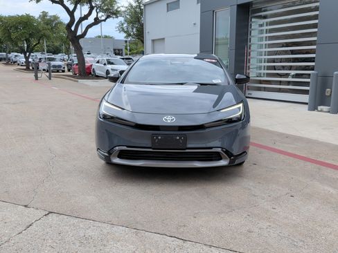Used 2024 Toyota Prius XLE FWD image 3