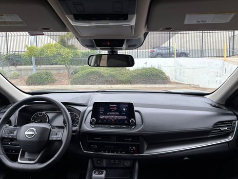 Used 2025 Nissan Rogue SV FWD image 35