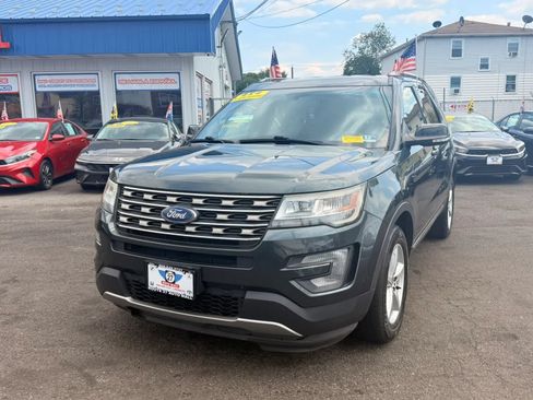 Used 2016 Ford Explorer XLT AWD/4WD image 1