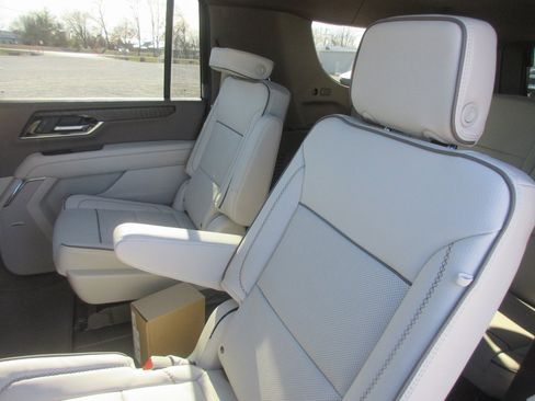 New 2026 GMC Yukon XL Denali w/ Denali Reserve Package image 13