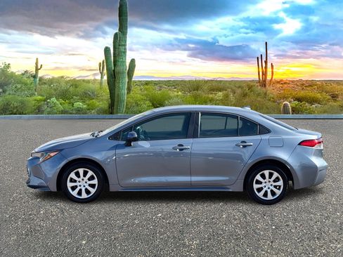 Used 2025 Toyota Corolla LE image 3