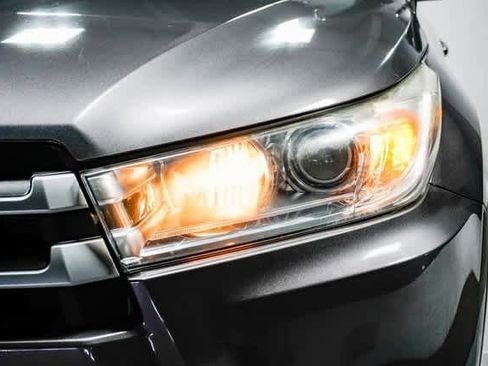 Certified 2019 Toyota Highlander XLE image 8