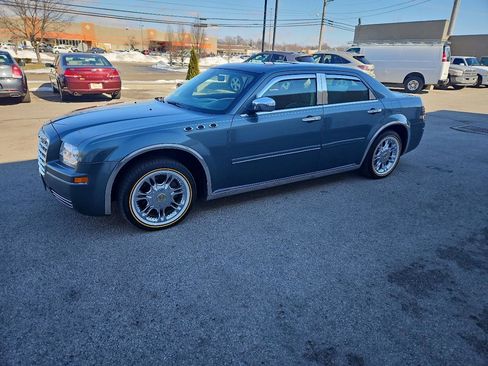 Used 2005 Chrysler 300 w/ Protection Group image 2