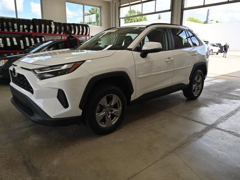 Used 2022 Toyota RAV4 XLE AWD/4WD image 8