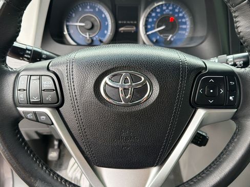Used 2016 Toyota Sienna XLE FWD image 16