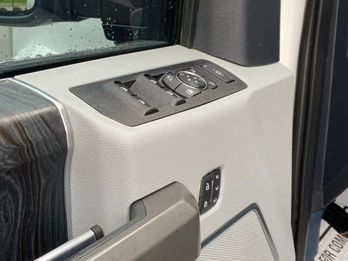 Used 2022 Ford F450 Limited w/ FX4 Off-Road Package AWD/4WD image 11