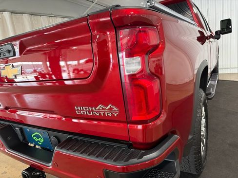 Certified 2022 Chevrolet Silverado 2500 High Country w/ Technology Package AWD/4WD image 17