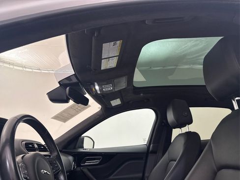 Used 2020 Jaguar F-PACE Premium image 31