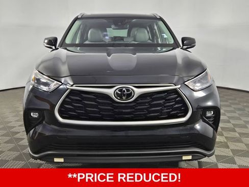 Used 2024 Toyota Highlander XLE image 2