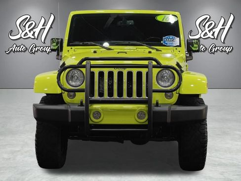 Used 2016 Jeep Wrangler Unlimited Sahara w/ Connectivity Group AWD/4WD image 9