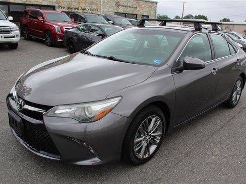Used 2016 Toyota Camry SE FWD image 3