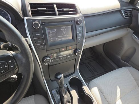 Used 2017 Toyota Camry LE image 31