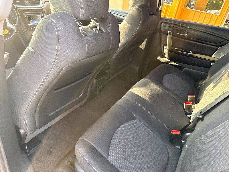 Used 2017 Chevrolet Traverse LT FWD image 16