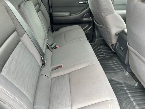 Used 2022 Nissan Frontier 2WD Crew Cab image 13
