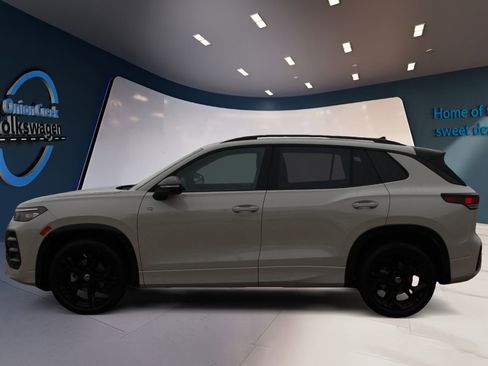 New 2026 Volkswagen Tiguan SE R-Line FWD image 7
