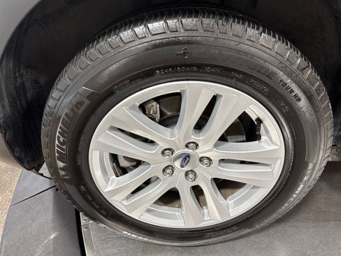 Used 2019 Ford Explorer XLT w/ Equipment Group 202A AWD/4WD image 15