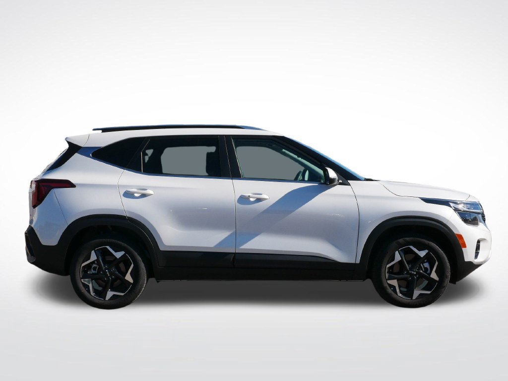 Used 2026 Kia Seltos EX AWD/4WD image 2