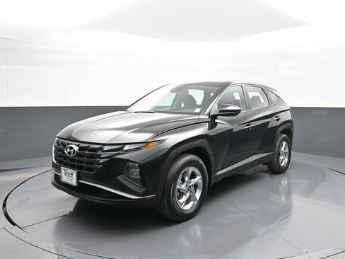 Used 2023 Hyundai Tucson SE image 1