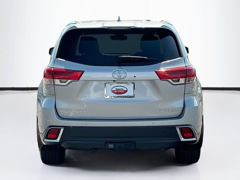Used 2017 Toyota Highlander Limited AWD/4WD image 6
