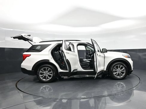 Certified 2021 Ford Explorer XLT w/ Equipment Group 202A RWD image 5