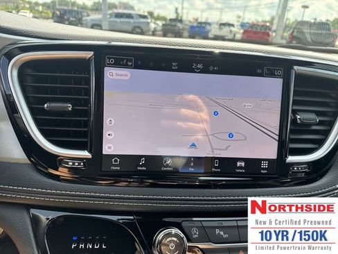 New 2026 Chrysler Pacifica Limited w/ Uconnect Theater Family Group image 22