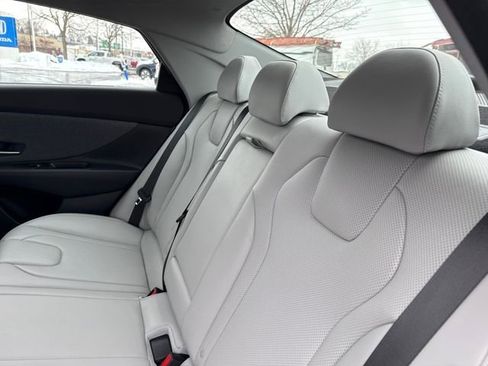 Certified 2025 Hyundai Elantra Limited image 29