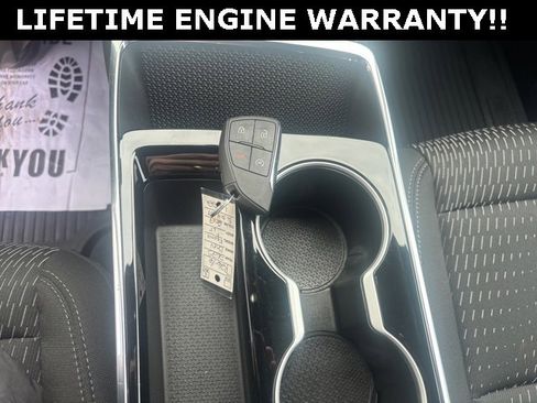 Used 2025 Chevrolet Equinox LT w/ Safety and Technology Package image 18